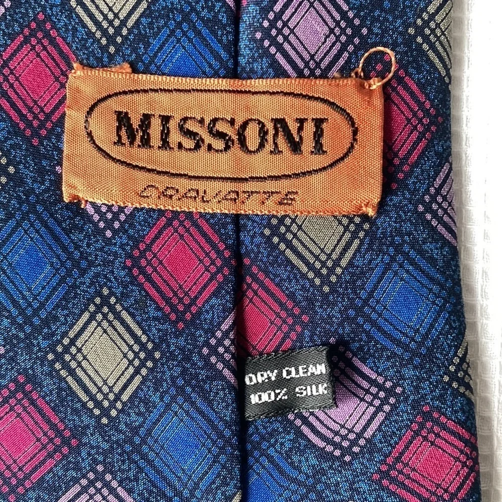 Missoni Vintage 100% silk Blue, lavender, Gray Pink Geometric design Neck Tie